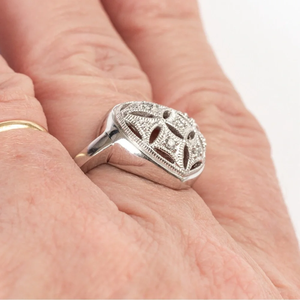 Heart shaped concave ring filigree, etching & small diamonds & sterling silver 8 - Picture 12 of 16